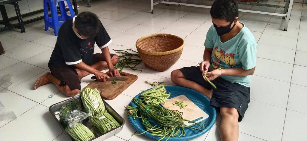 Memasak dan Makan bersama